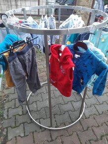 Stojan na obleceni
