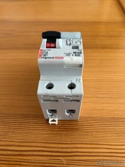 LEGRAND KOMBINOVANÝ PROUDOVÝ CHRÁNIČ C10, 230V, 30mA