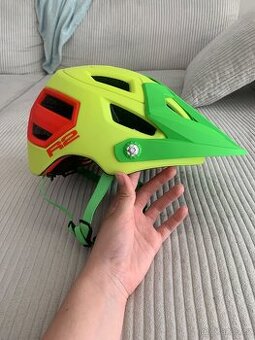 Helma na kolo R2