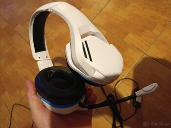 Dva kusy Nove velke sluchatka bile 2x jack 3,5mm