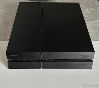 Prodám PS4 500 GB + 2 ovladače a nabíječka