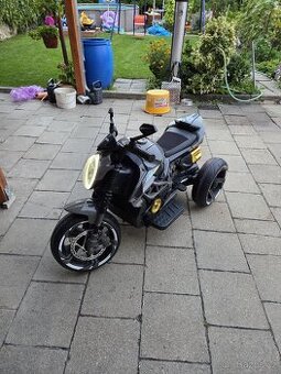 Dětská bateriová tříkolka