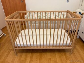 Dětská postýlka s matrací