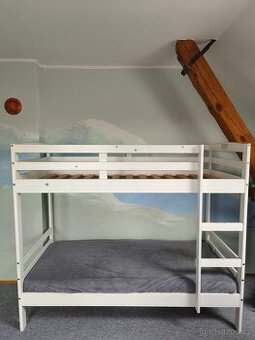 Kratší patrová postel