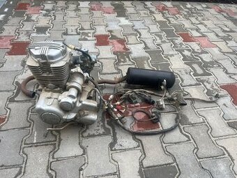 Motor čtyřkolka , pitbike