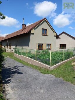 🏡 Na prodej: Rodinný dům v obci Řepníky – klid a prostor