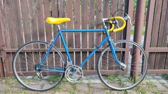 Silniční kolo Favorit