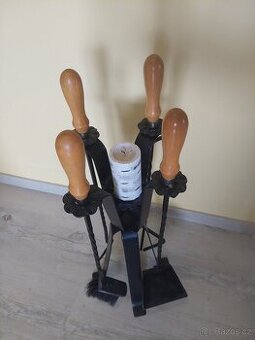 Sada krbového nářadí se stojanem