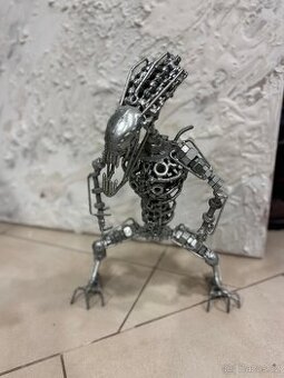 Postava ze šroubů a matiček