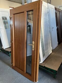 DVA ROKY STARÉ PVC DVEŘE GEALAN ZLATÝ DUB 115x205