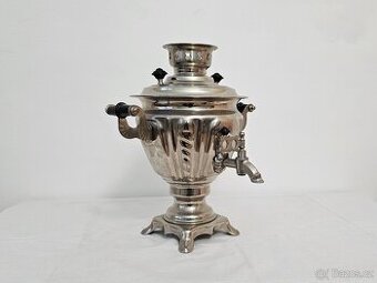 Starý elektrický ruský samovar