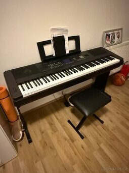 Yamaha DGX 650 Kladívková mechanika