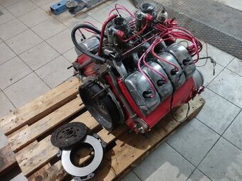 Motor Tatra 603 po výbrusu válcu a celková renovace