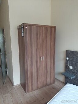 8x satni skrine z hotelu