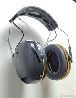 Sluchátka 3M s bluetooth.