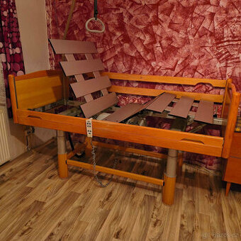 Zdravotní polohovací postel