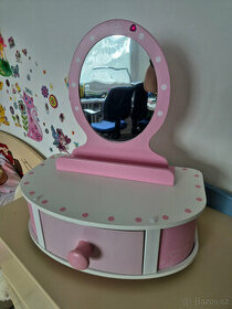 Toaletní / kosmetický stolek pro děti