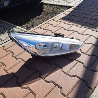 Svetlo na Ford Fokus III leve