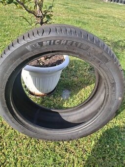 Michelin 235/45 r18