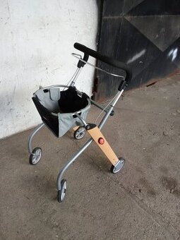 Invalidní vozik