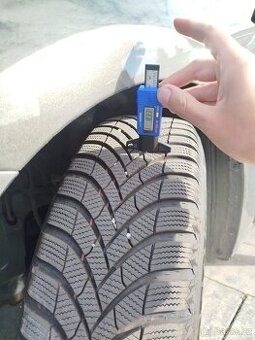 205/60/R16 Semperit Speed Grip 5 zimní