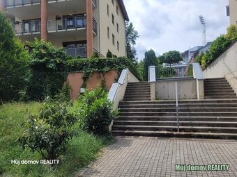 Pronájem prostorného bytu 2+kk se dvěma balkony v prestižní 