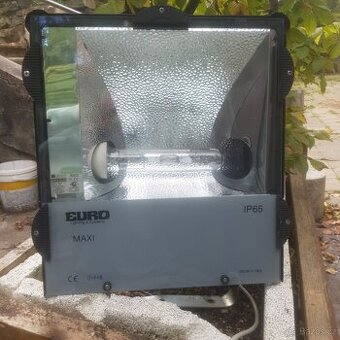 LAMPA(VÝBOJKA) 400W ,VHODNÁ I NA PĚSTOVÁNÍ + SPÍNACÍ HODINY