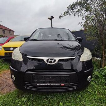 Hyundai í10 ,1,1 benzín 49 kw čtyřválec.