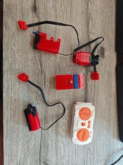 Dálkové ovládání a 3 motory LEGO