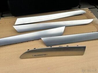 Audi NÁHRADNÍ DÍLY A6 C6 4F - lišty dveří stříbrné quattro