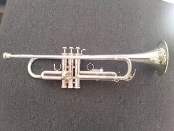 Trumpeta B, Yamaha YTR-2330S