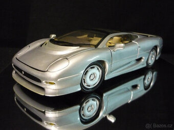 Jaguar XJ220 stříbrný Maisto 1/18