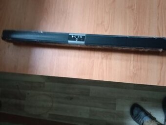 Přídavné reproduktory k TV.