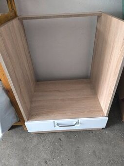 Vestavěná skříňka na troubu