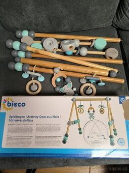 Věci po dětech - houpátko, koš atd.