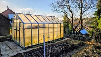 Polykarbonátový skleník