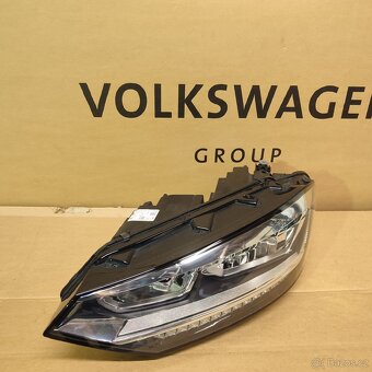 VW Touran levé přední světlo