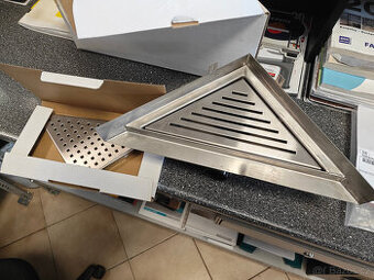 Odtokový žlab rohový, 21x21 cm nerez včetně dvou nerez roštů