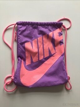 Fialový sportovní vak Nike