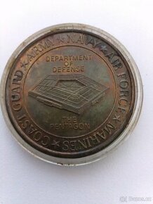 Pamětní mince vydaná k 50.výročí založení Pentagonu