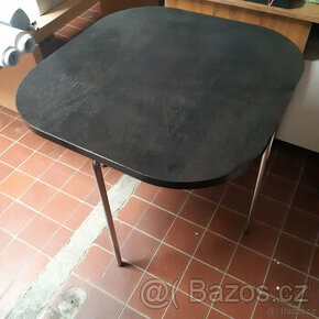 Černý stylový stolek