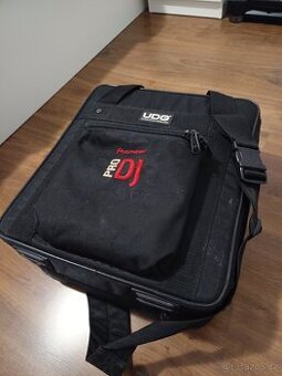 Bagr pro Pioneer
