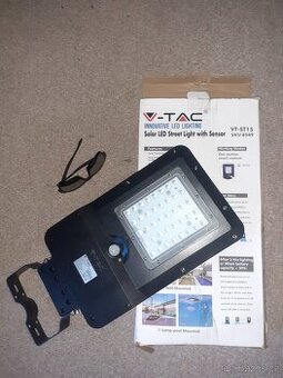 LED solární pouliční svítidlo 15W, 1600lm, IP65 - 1