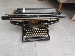 Psací stroj Underwood