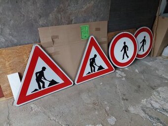 Přenosné dopravní značky A15 a B30 - 1