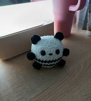 Háčkovaná panda