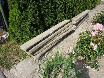 BETONOVÉ OBRUBNÍKY A DLAŽDICE