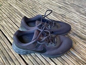 letní tenisky nike sytě černé, vel. 42,5