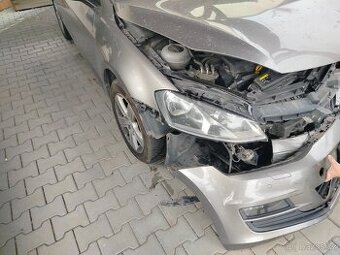 Prodám nabouraný Volkswagen golf na díly