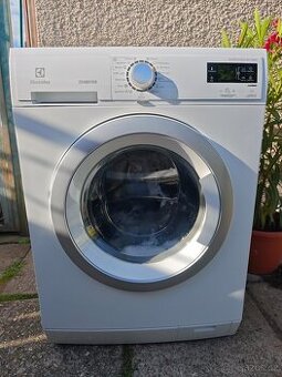 Elektrolux A+++, 8kg, 1400ot.Parní programy,